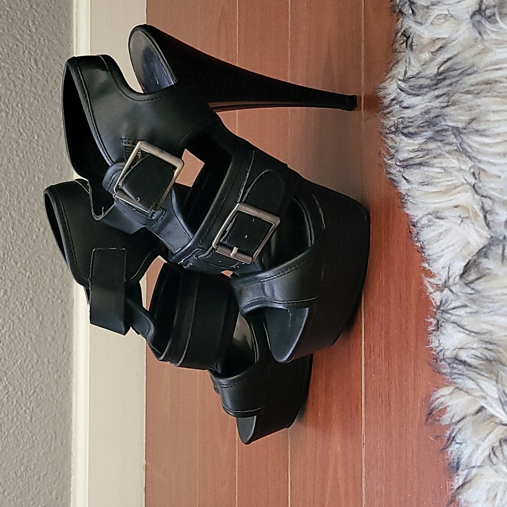 Heels - Picture 3 of 3